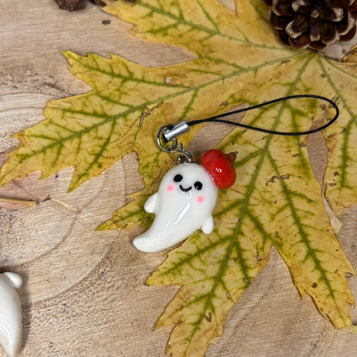 Breloc Fantoma Halloween din lut polimeric pentru telefon cute kawaii