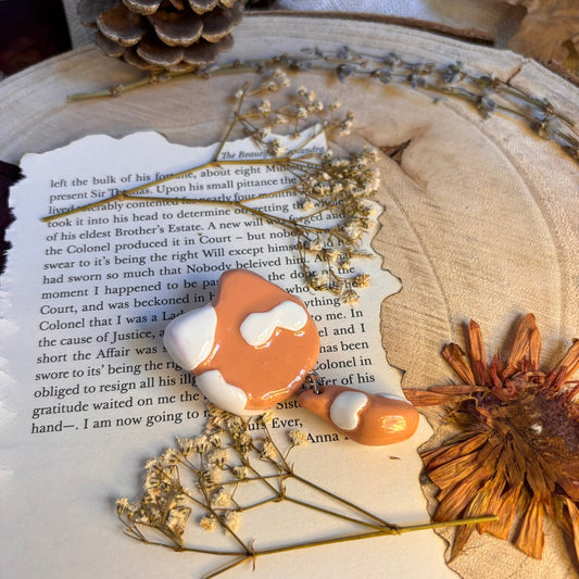 Pietricică terapeutică antistres vulpe worry stone orange handmade lut polimeric