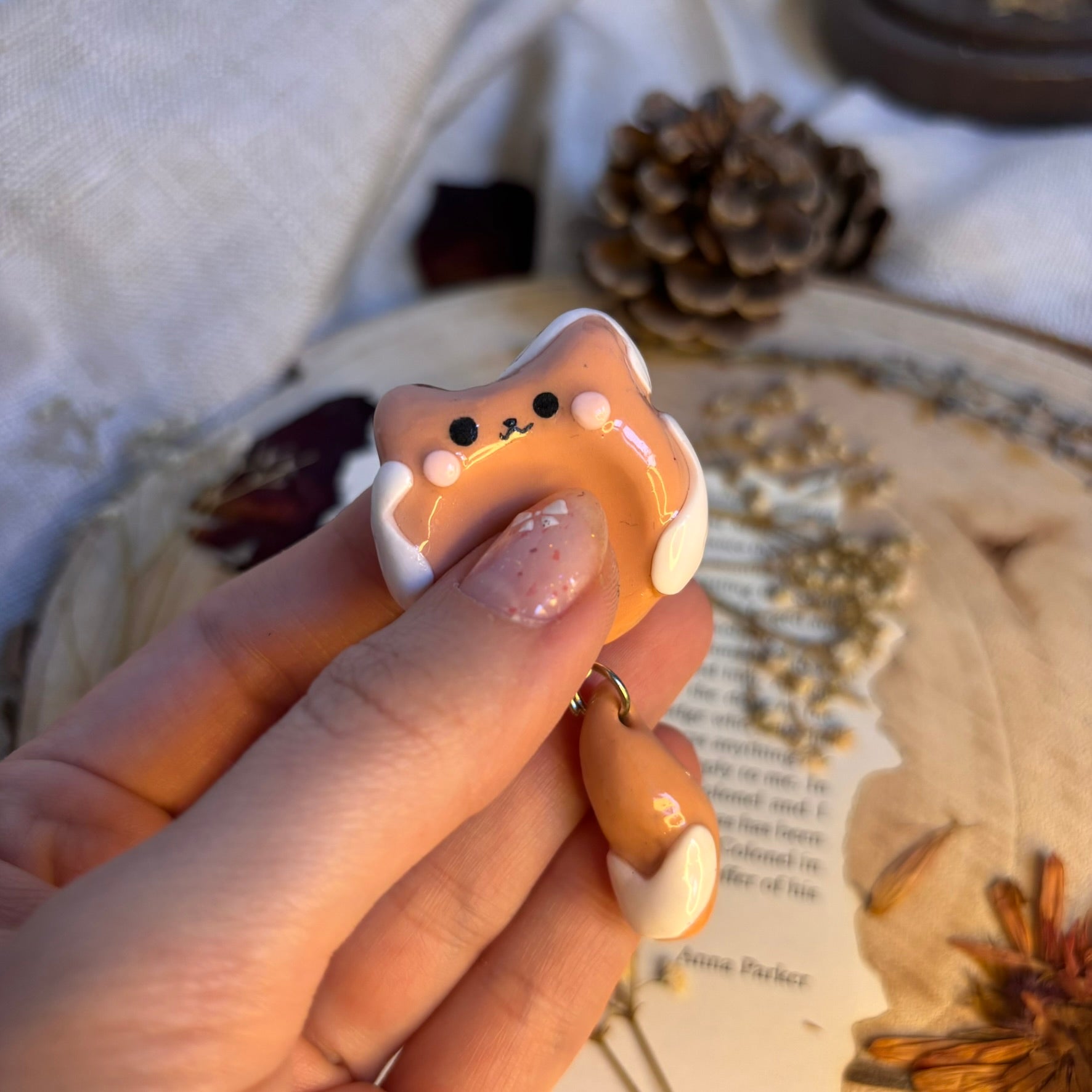 Pietricică terapeutică antistres vulpe worry stone orange handmade lut polimeric